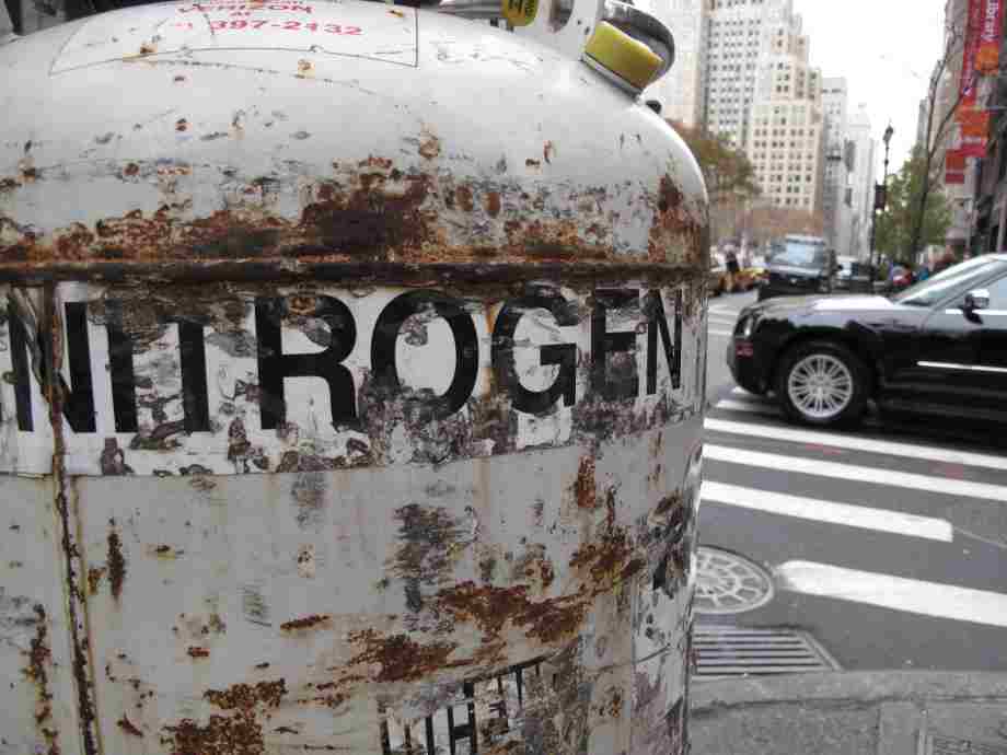 Nitrogen tank alluding to nitrogen narcosis