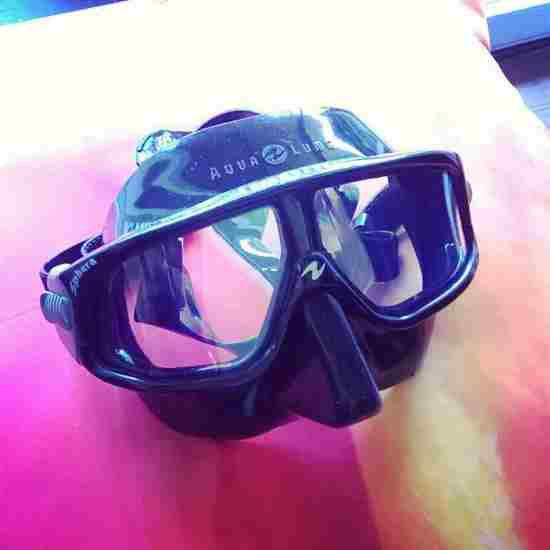 Freediving masks have lower air volume.