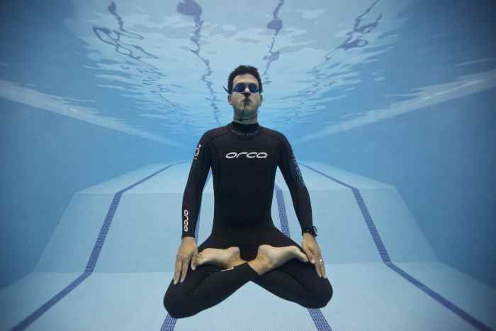 Freediving wetsuit flexibility increases breath-hold capacity.